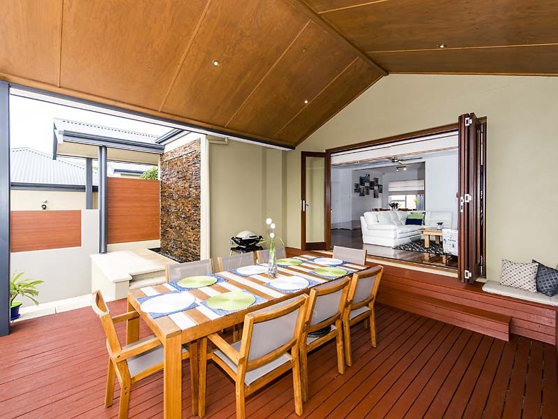 35 Woodley Crescent, Melville WA 6156