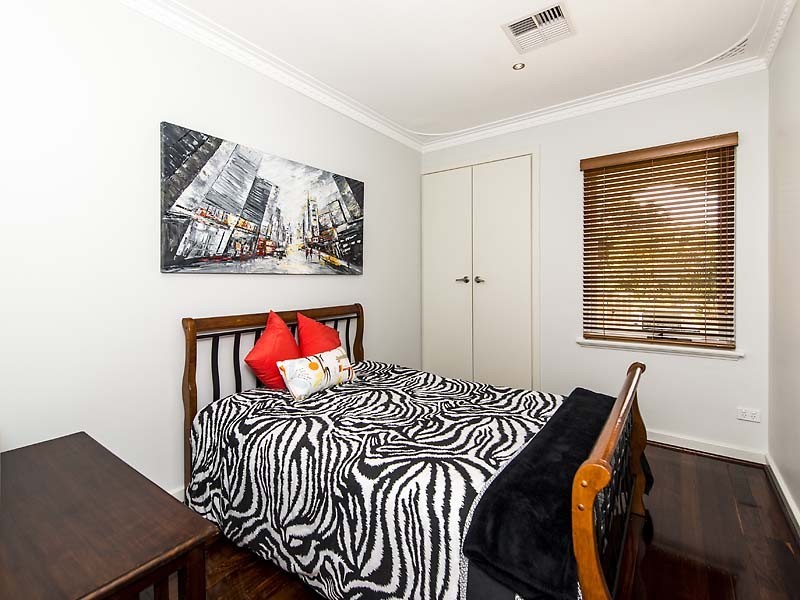 35 Woodley Crescent, Melville WA 6156