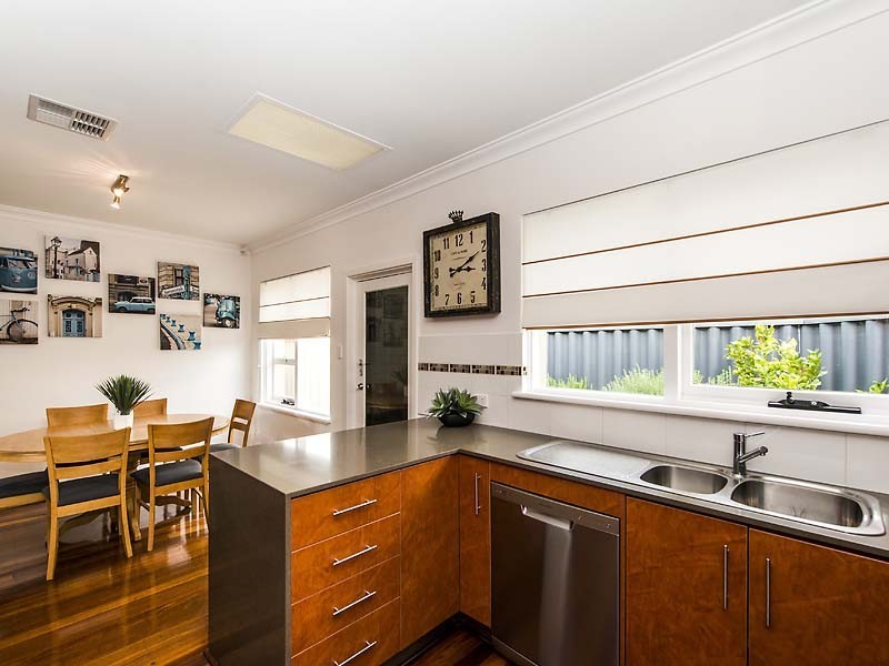 35 Woodley Crescent, Melville WA 6156