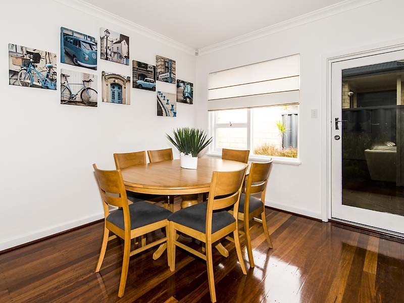 35 Woodley Crescent, Melville WA 6156