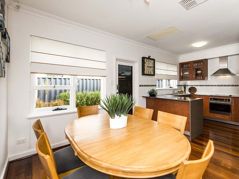 35 Woodley Crescent, Melville WA 6156