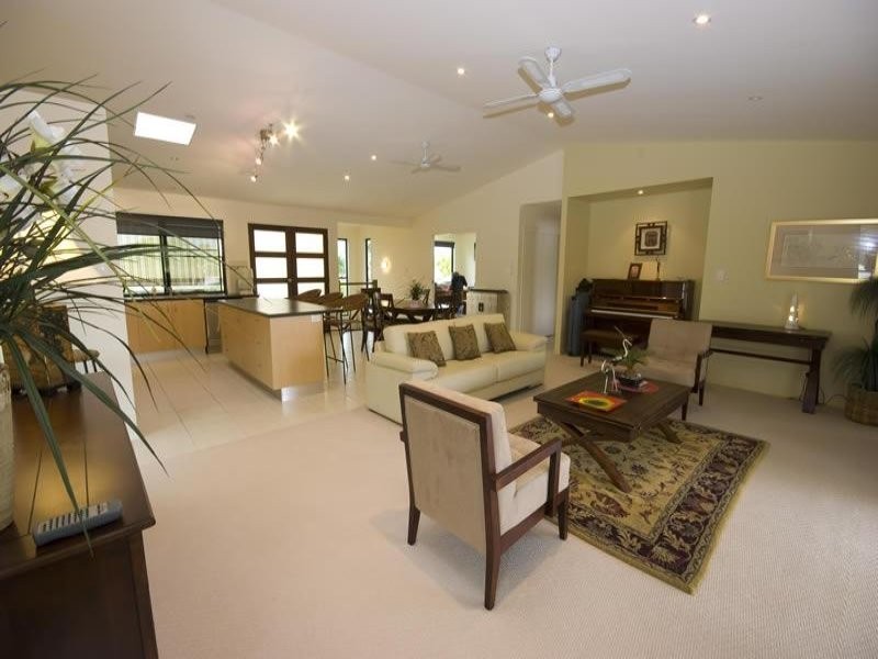 18 Tarwarri Cr, Mooloolaba QLD 4557