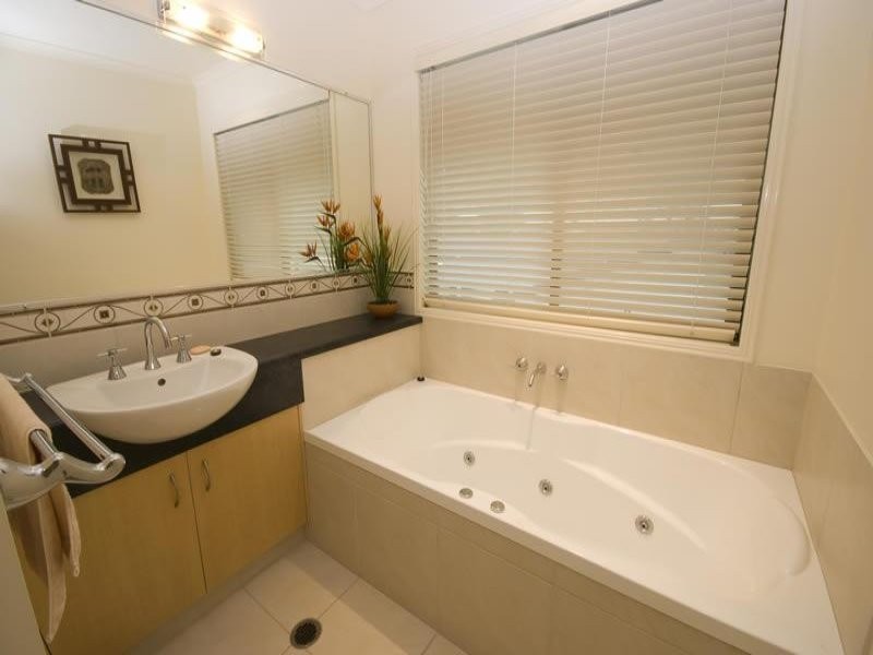18 Tarwarri Cr, Mooloolaba QLD 4557