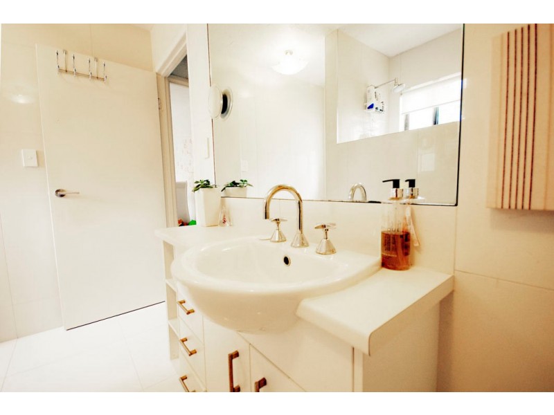2/10 Muraban Street, Mooloolaba QLD 4557