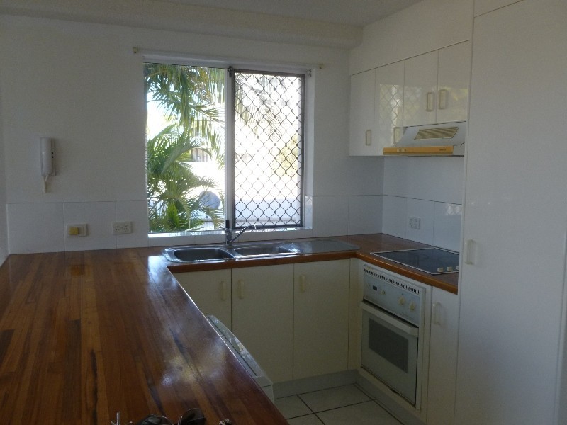 Unit 2 / 90 River Esplanade, Mooloolaba QLD 4557