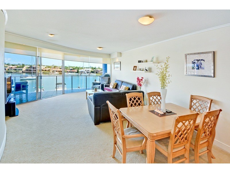 305/13 Nicklin Way (Bluewater Point), Minyama QLD 4575