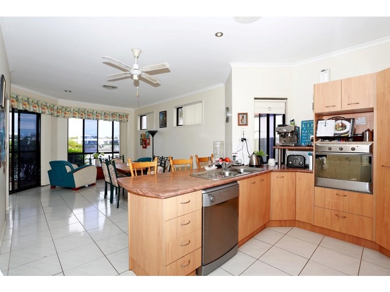 64 Sunbird Chase, Parrearra QLD 4575