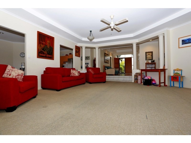 64 Sunbird Chase, Parrearra QLD 4575