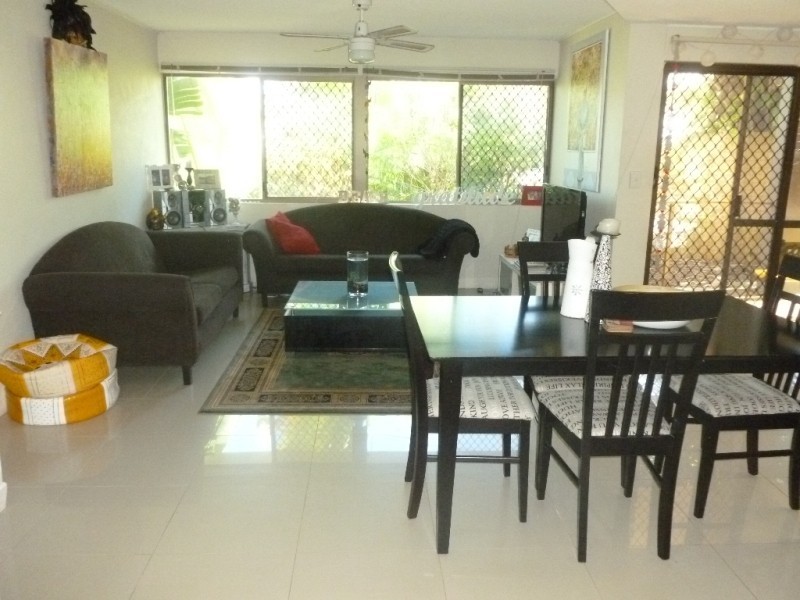 2/77 Buderim Avenue, Mooloolaba QLD 4557