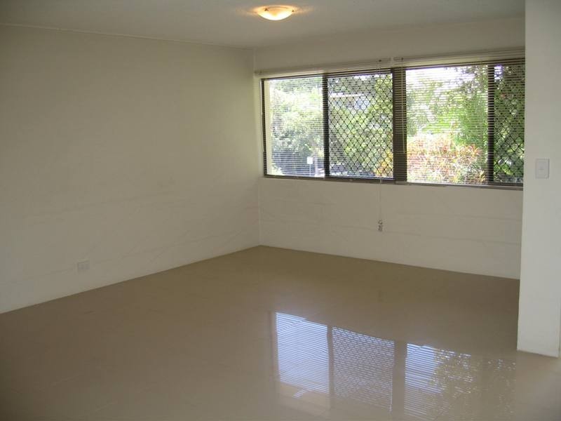 2/77 Buderim Avenue, Mooloolaba QLD 4557