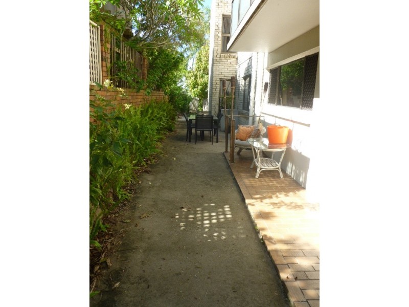 2/77 Buderim Avenue, Mooloolaba QLD 4557