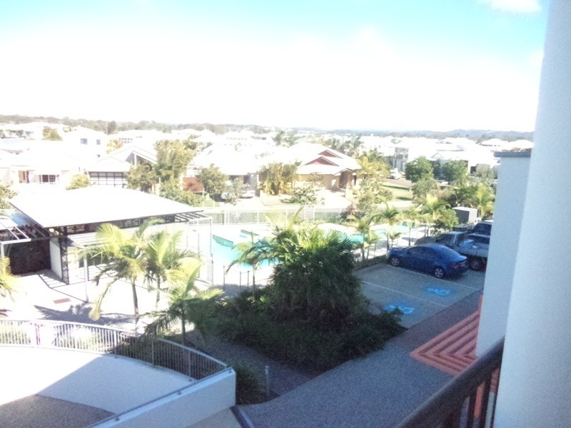 42/10 Grand Parade “Azure”, Parrearra QLD 4575