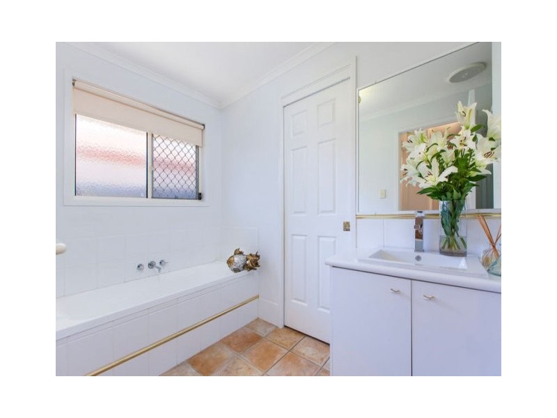 6 Honeymyrtle Court, Mountain Creek QLD 4557