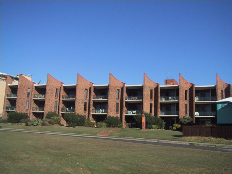 4/10 Boolarong Crescent (Shan Delle), Alexandra Headland QLD 4572