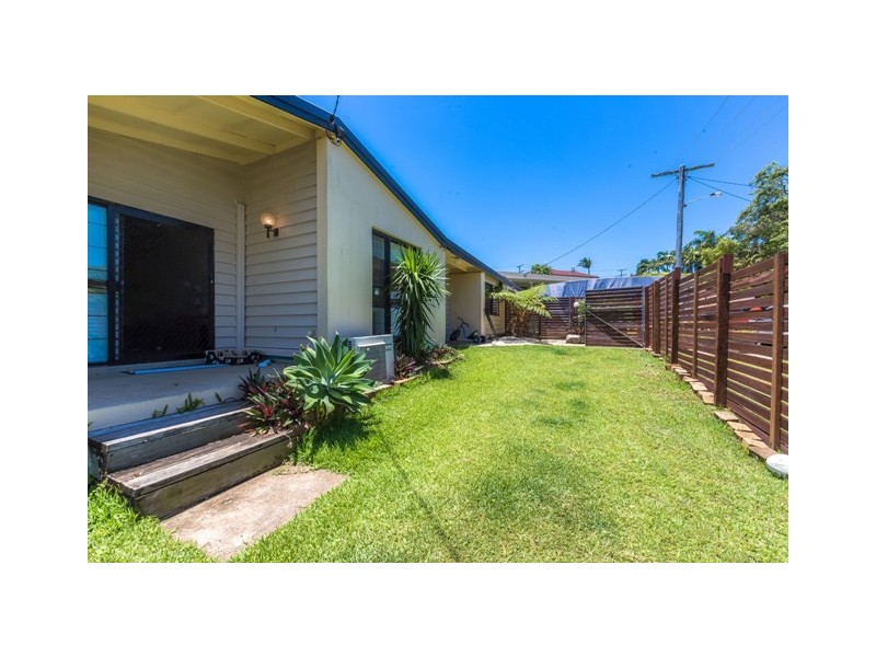 1 Ulaka Court, Mooloolaba QLD 4557