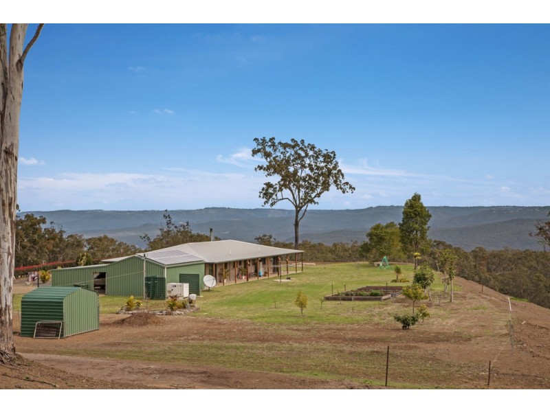 475 Palmtree Road, Ravensbourne QLD 4352