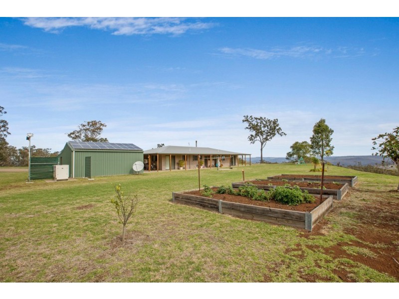 475 Palmtree Road, Ravensbourne QLD 4352