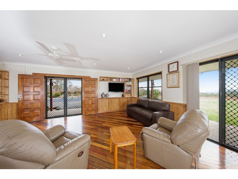 475 Palmtree Road, Ravensbourne QLD 4352