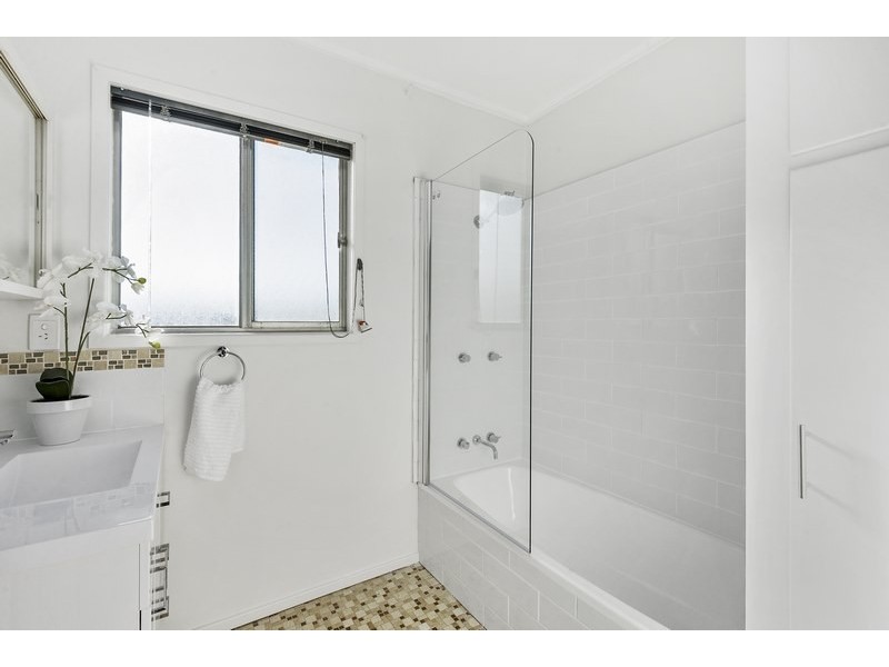 8 Nolan Street, Crows Nest QLD 4355