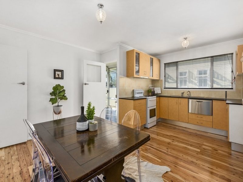 8 Nolan Street, Crows Nest QLD 4355