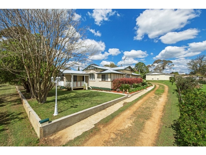 7 Albert Street, Crows Nest QLD 4355