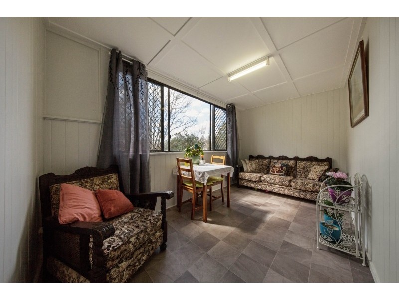 7 Albert Street, Crows Nest QLD 4355