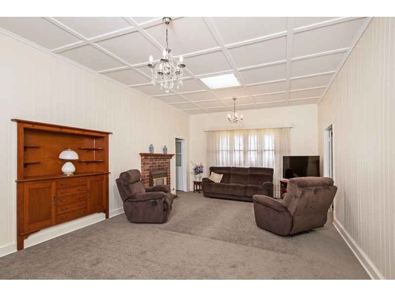 7 Albert Street, Crows Nest QLD 4355