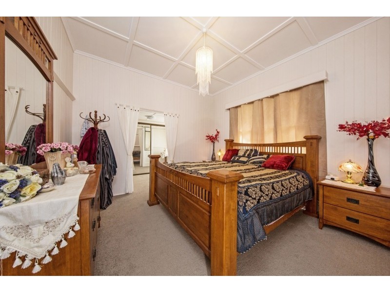 7 Albert Street, Crows Nest QLD 4355