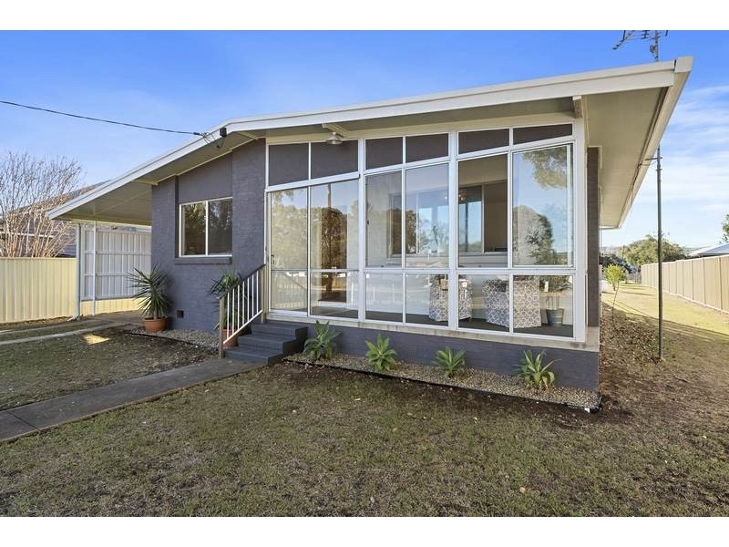 8 Nolan Street, Crows Nest QLD 4355
