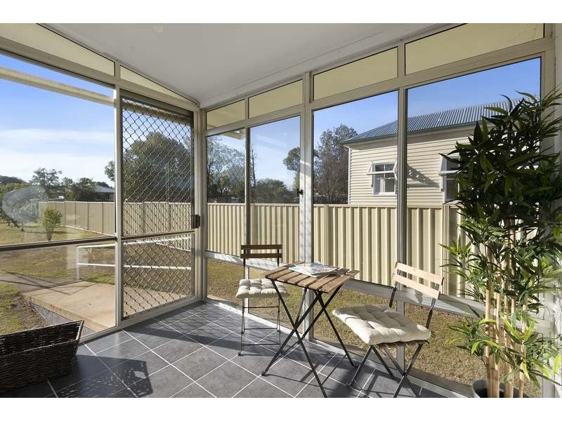 8 Nolan Street, Crows Nest QLD 4355