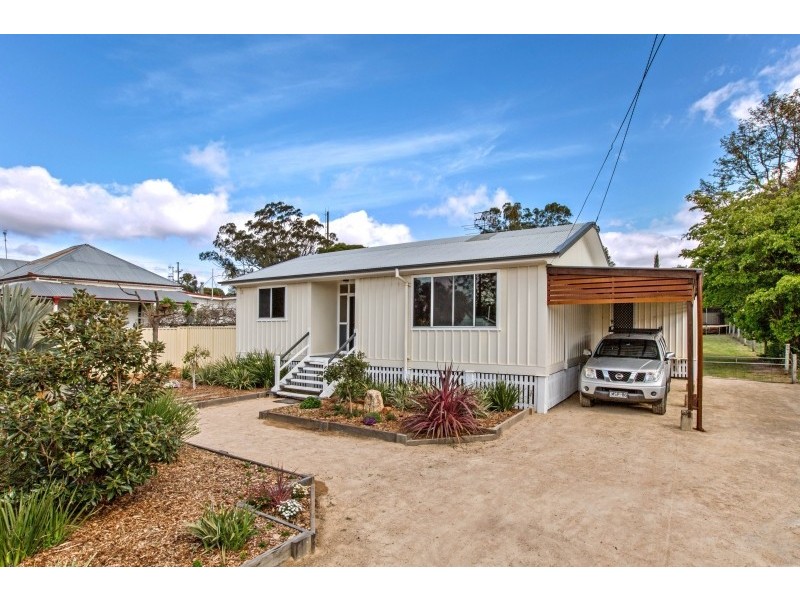 14 James Street, Crows Nest QLD 4355