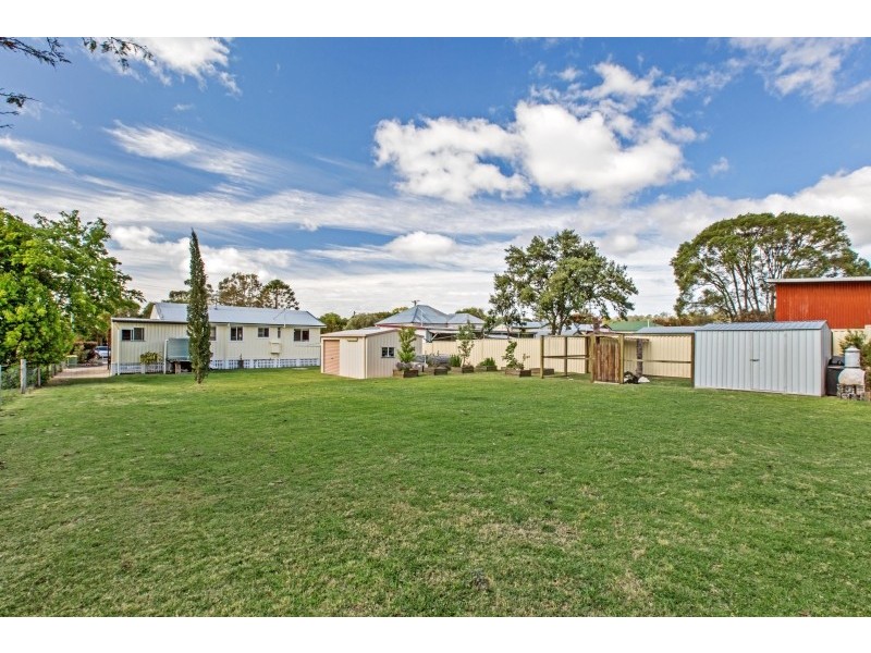 14 James Street, Crows Nest QLD 4355