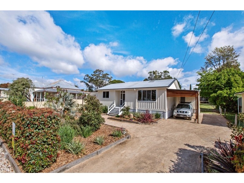 14 James Street, Crows Nest QLD 4355
