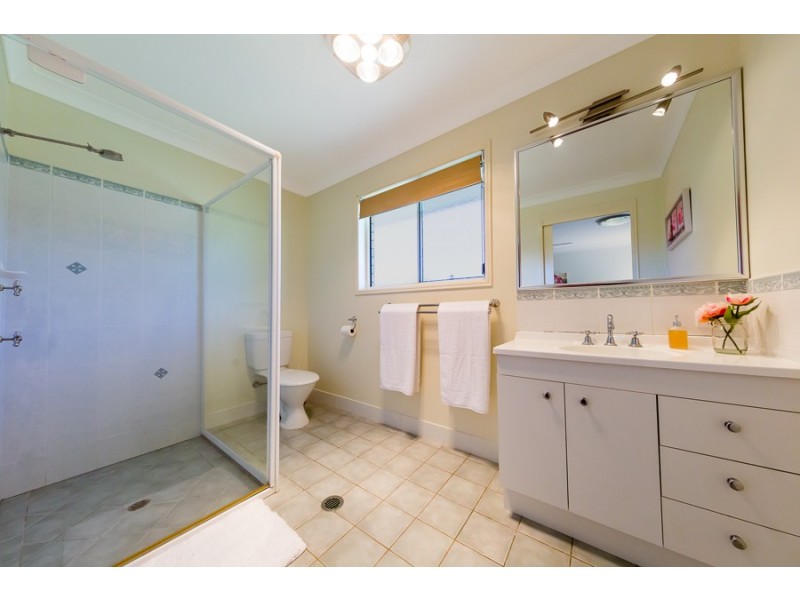 6 Lee Court, Crows Nest QLD 4355