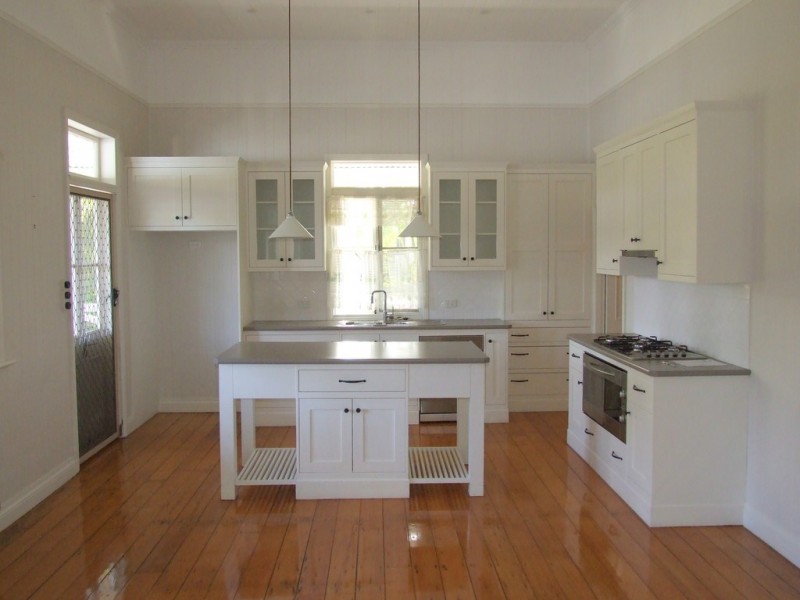 18 Sharp street, Crows Nest QLD 4355