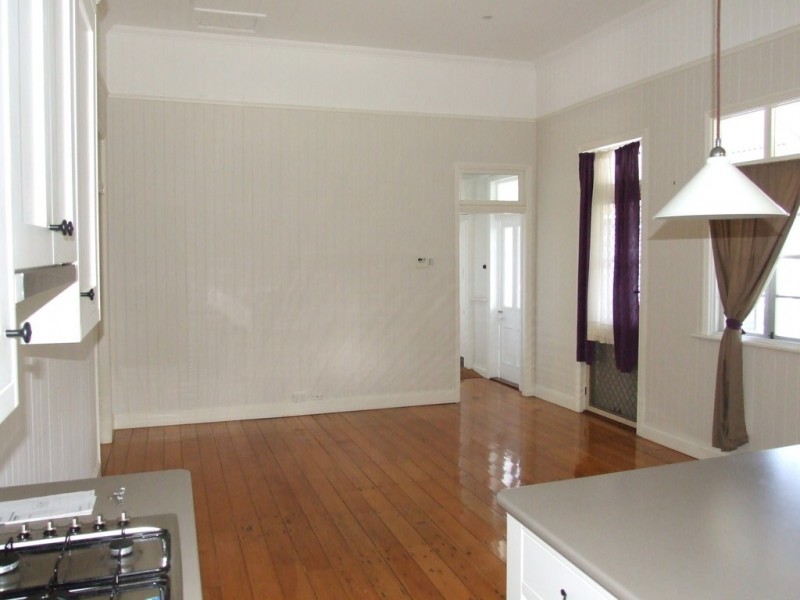18 Sharp street, Crows Nest QLD 4355