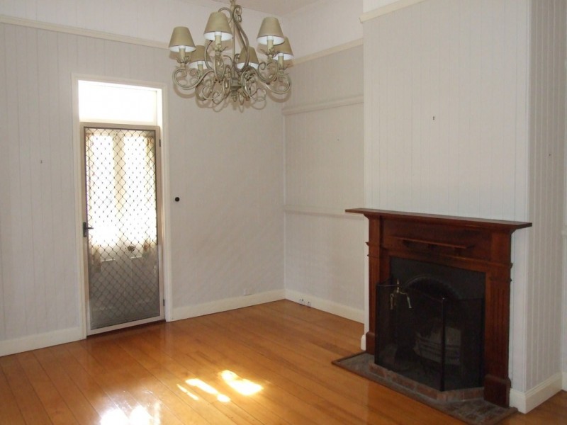 18 Sharp street, Crows Nest QLD 4355