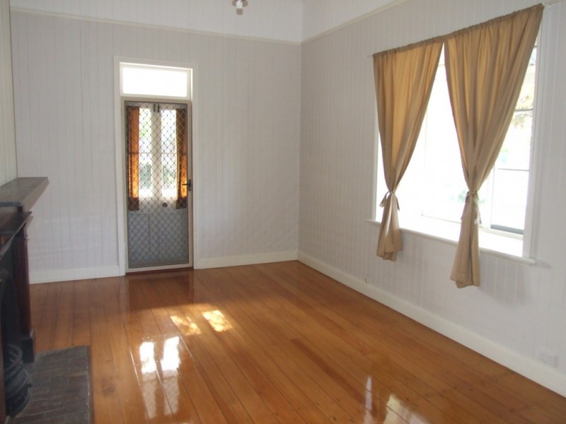 18 Sharp street, Crows Nest QLD 4355