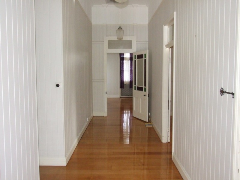 18 Sharp street, Crows Nest QLD 4355