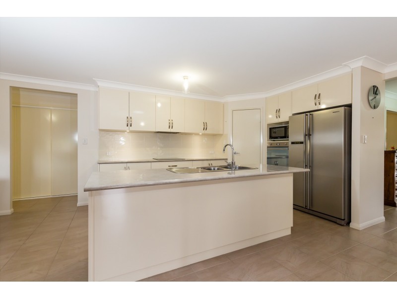 16 Parkland Drive, Crows Nest QLD 4355