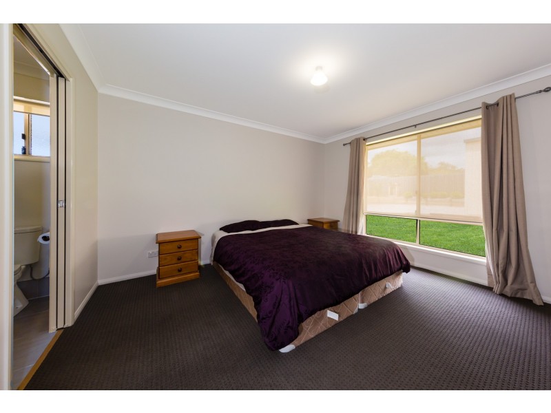 16 Parkland Drive, Crows Nest QLD 4355