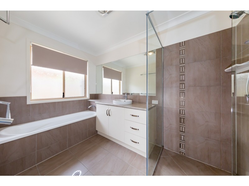 16 Parkland Drive, Crows Nest QLD 4355