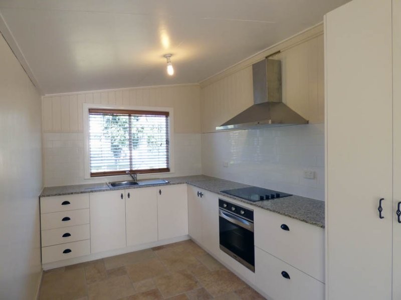 12 Dale, Crows Nest QLD 4355