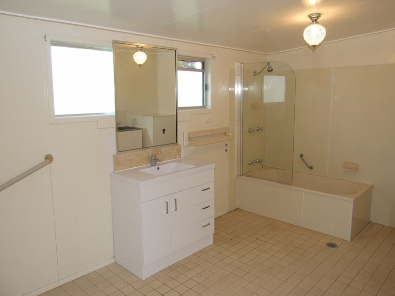 12 Dale, Crows Nest QLD 4355