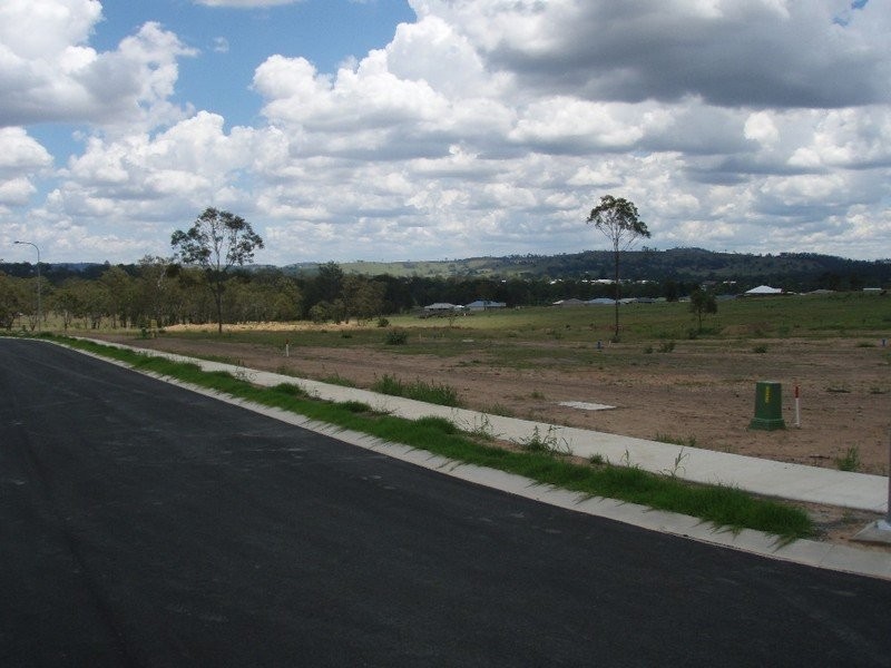 000 Parkland Estate, Crows Nest QLD 4355