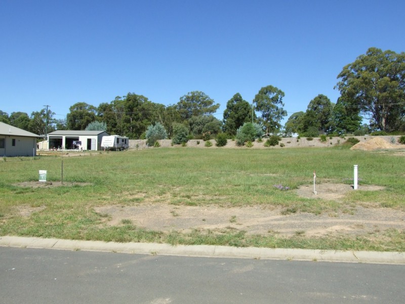 72 Naomi Drive, Crows Nest QLD 4355