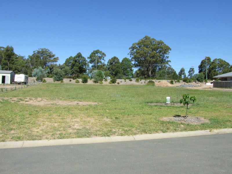 72 Naomi Drive, Crows Nest QLD 4355