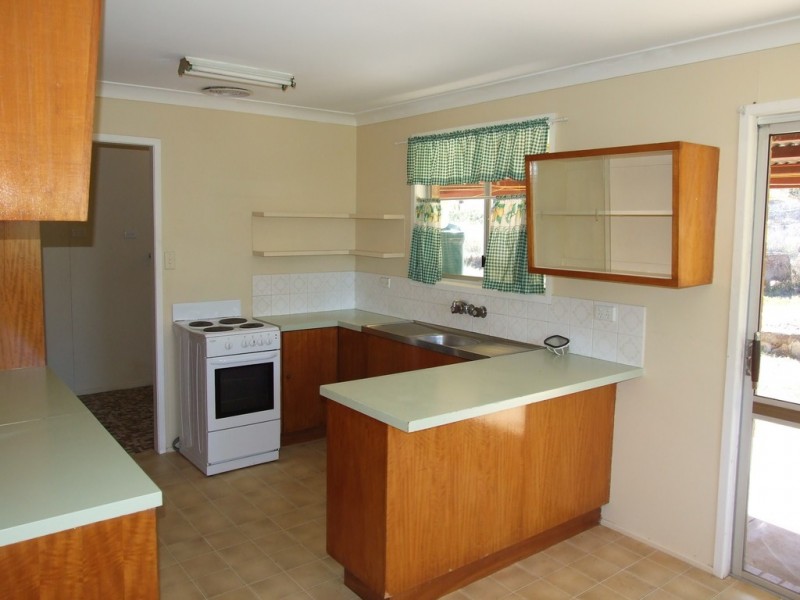 32 Railway Terrace, Crows Nest QLD 4355