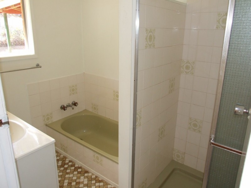 32 Railway Terrace, Crows Nest QLD 4355