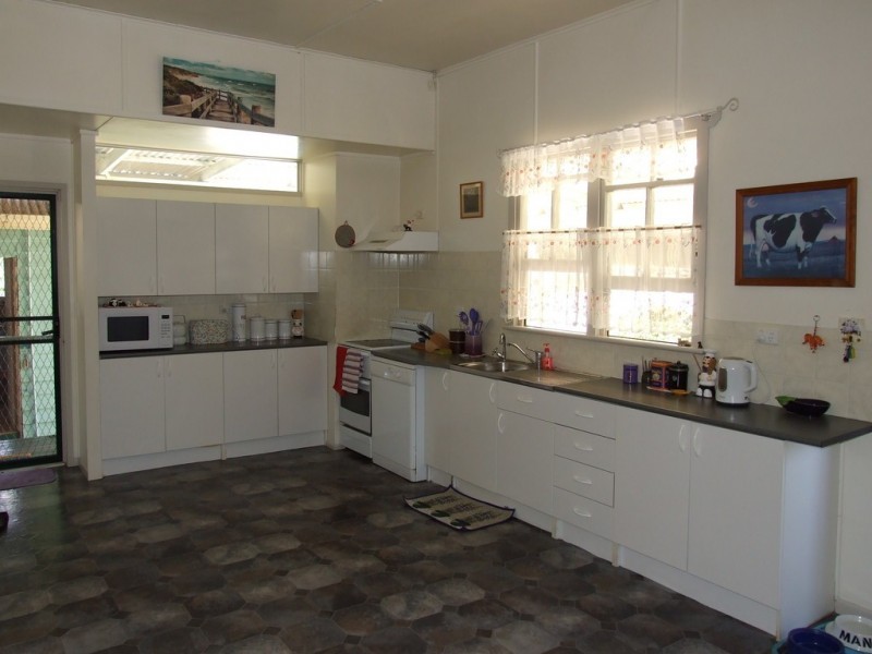 12 Littleton Street, Crows Nest QLD 4355